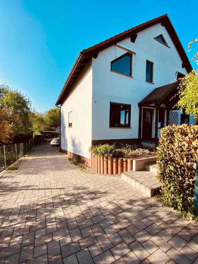 Gemuetliche Direkt Am Goitzschesee, Platz Fuer Ganze Familie, Haustiere Sind Willkommen *